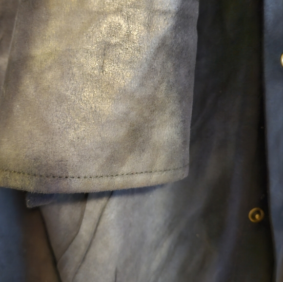 Private Member luxurious black button up - Picture 5 of 10